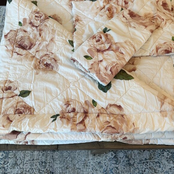 GUC - PB Teen Complete Bedding Set, 2 pairs of sheets, 4 shams - Full Size - Picture 7 of 11